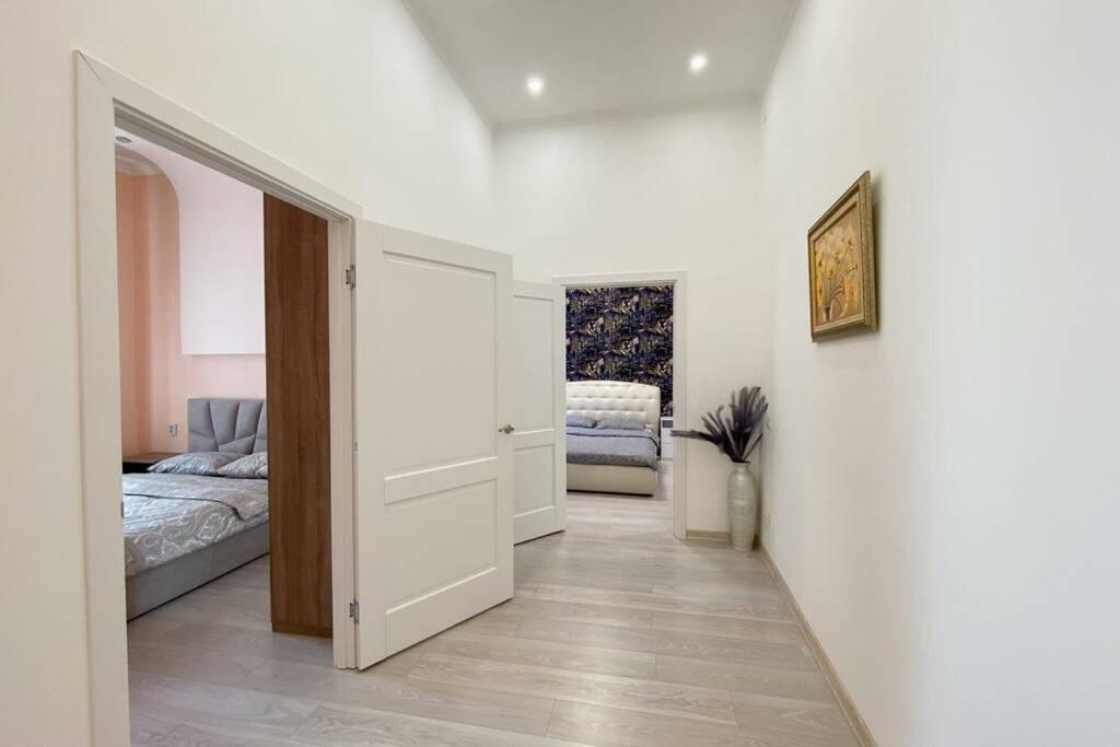 Comfortable Luxury Apartment With 3 Rooms. Center Heart Of Kiev Exterior foto